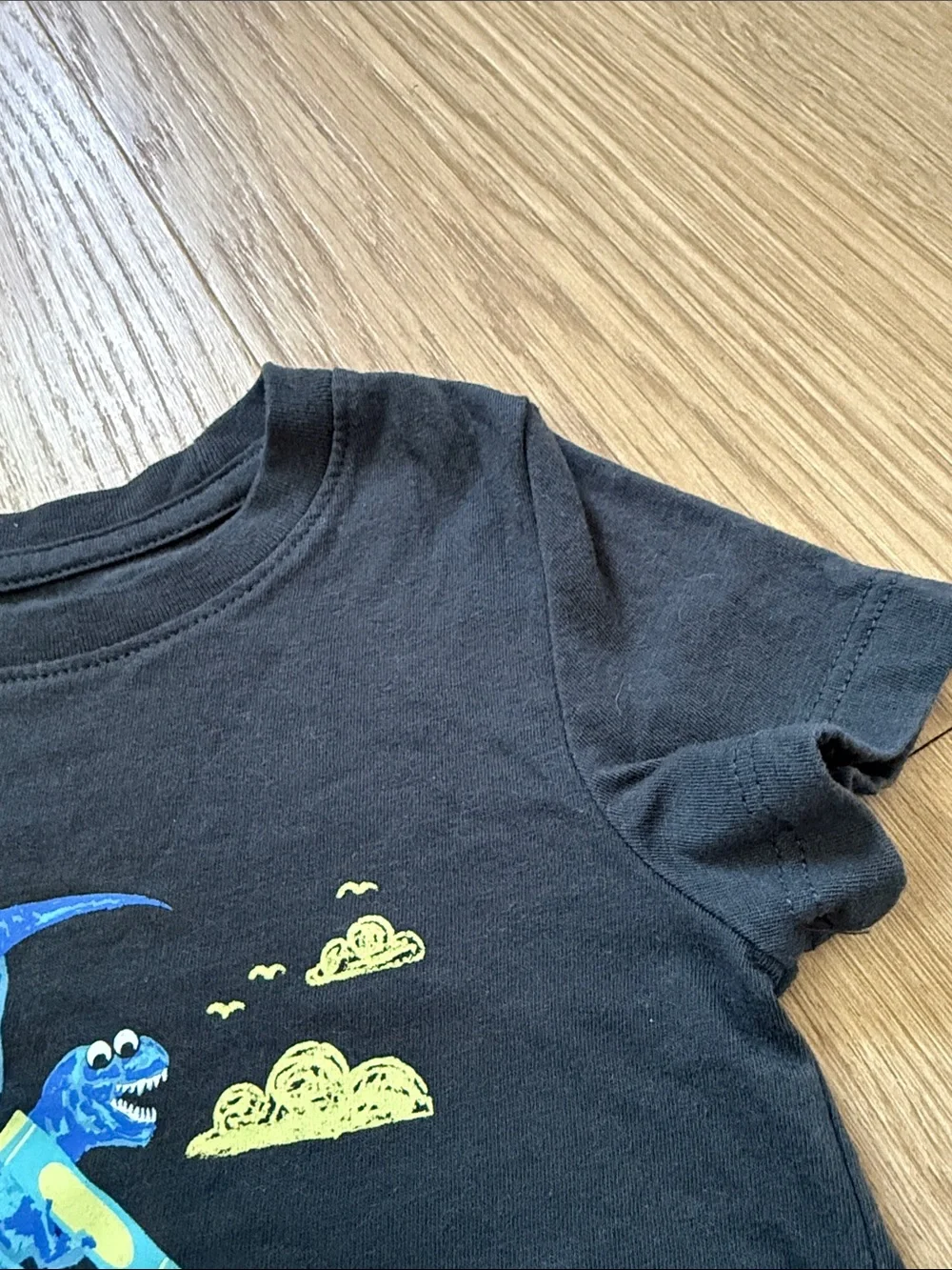 Cat & Jack Dark Gray Kids Dinosaur Graphic Tee Size 18 Months